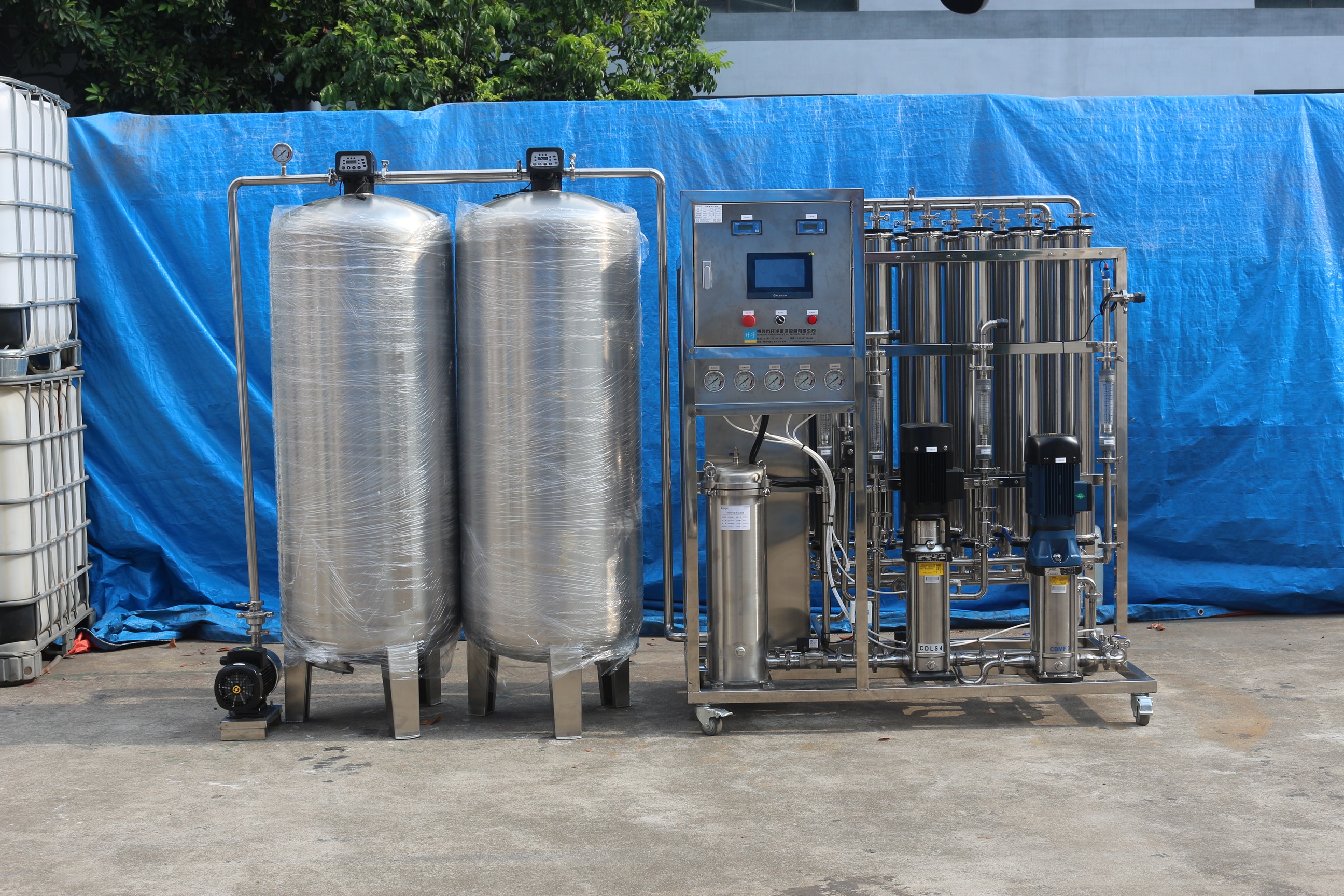 1500L雙級(jí)反滲透設(shè)備不銹鋼.JPG