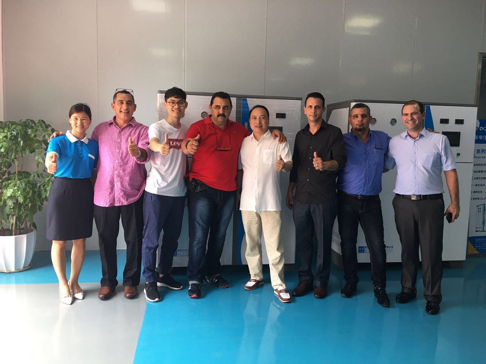 古巴客戶到訪仟凈環(huán)保公司考察海水淡化項目1.jpg