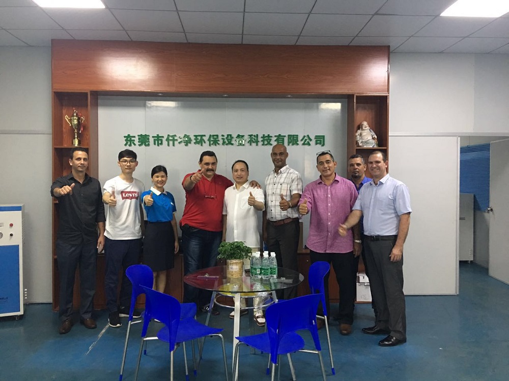 古巴客戶到訪仟凈環(huán)保公司考察海水淡化項目01.jpg